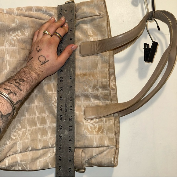 CHANEL Beige Checkered travel Tote Bag - Picture 9 of 16